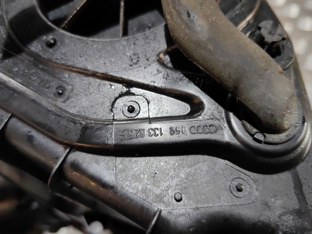 фото №5, Корпус фільтра повітря audi a8 d3 3.0 tdi 059133823e