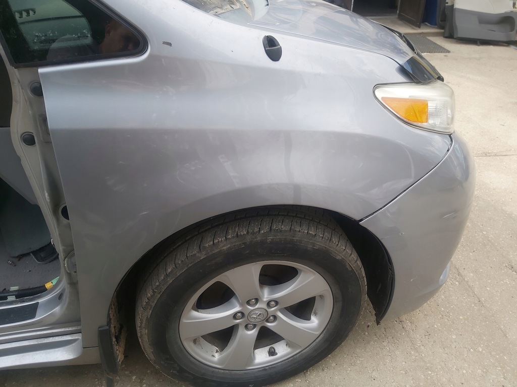 фото №5, Toyota sienna kompletny перед бампер капот pas