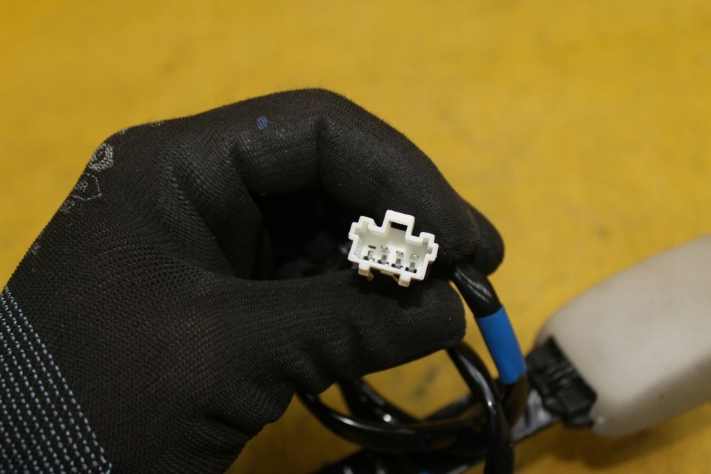 фото №5, Кліпса поперечина сидіння правий перед legacy iv