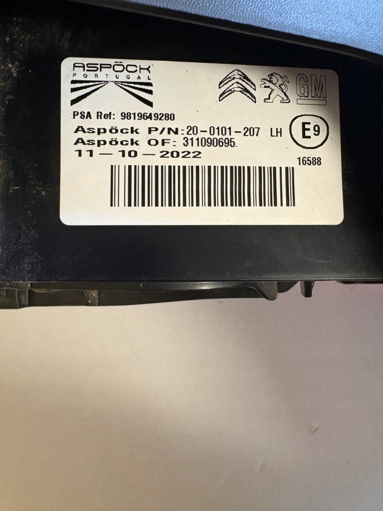 Лампа задний  левая proace berlingo iv partner iii rifter combo e 9819427380 Оригинал