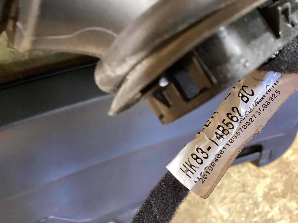 фото №12, Jaguar f-pace x761 кришка багажника багажника hk83-14b562-bc t4a13309lml santorini