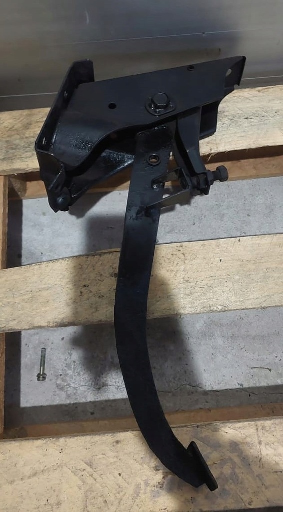 фото №5, Педаль сцепления nissan patrol y60 2,8d 1992r.