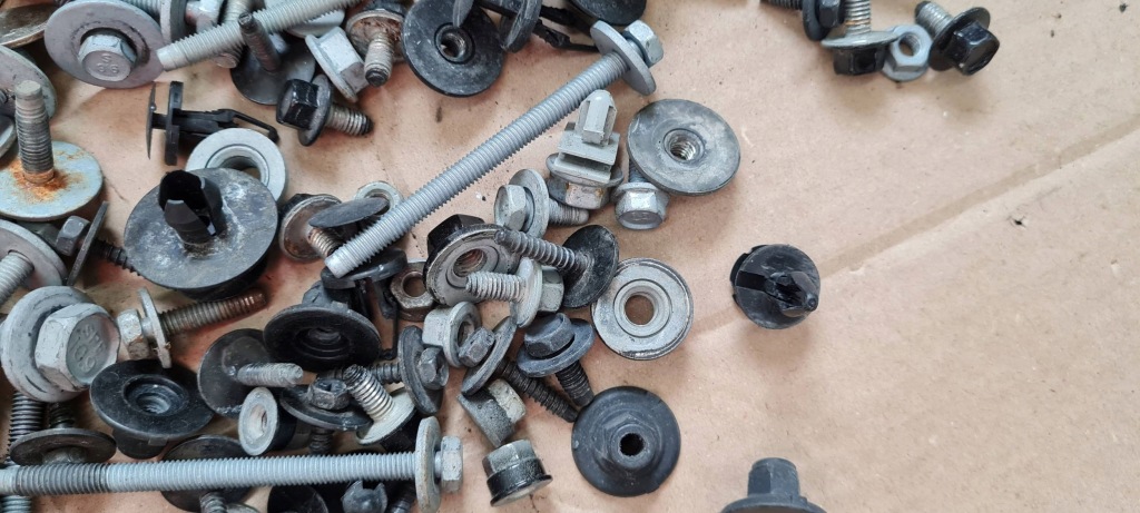 Jeep grand cherokee wl 2022 гвинтики болти передній поперечина крила капот pxj Недорого