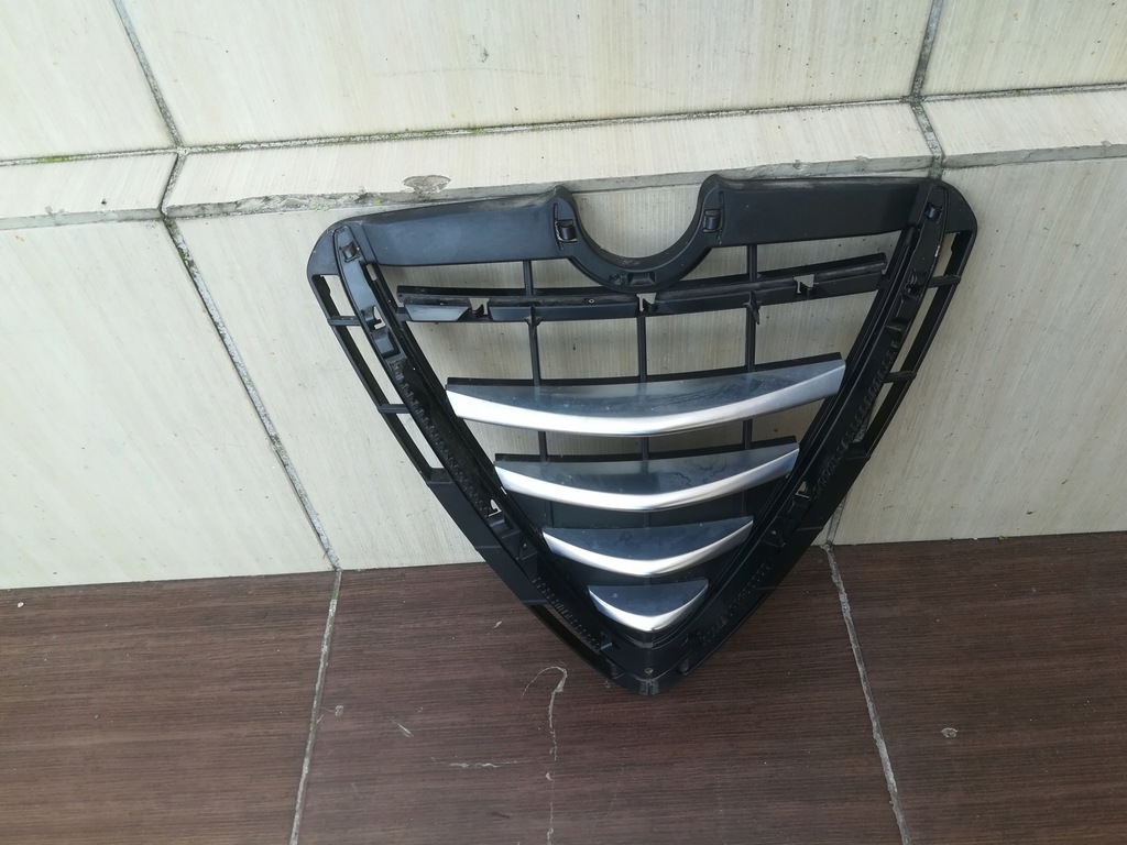 фото №1, Решётка радиатора решётка радиатора бампера alfa romeo giulietta lift 13-16 оригинальный номер