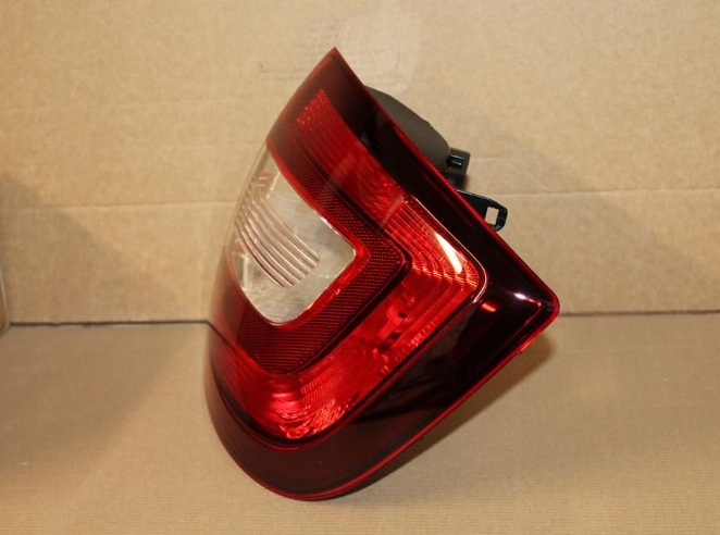 фото №2, Skoda rapid nh rear правий задній ліхтар лампа rhd 5jh945112a