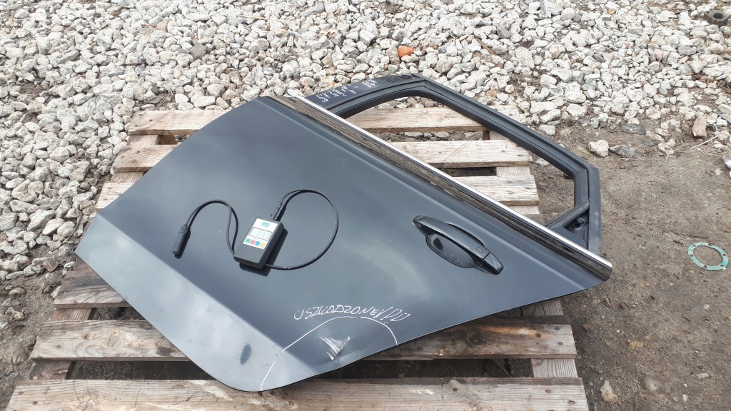 фото №1, A4 b8 s4 дверь левый задняя задние sedan lz9y