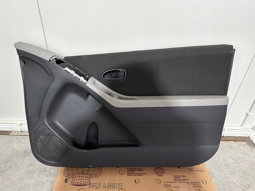 фото №1, Toyota yaris ii обшивка дверь правый 3d