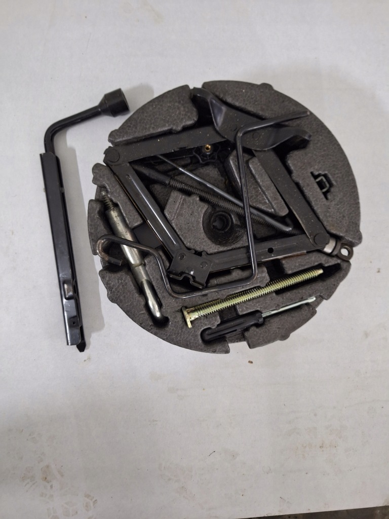 фото №1, Набір: домкрат, ключ do kół opel insignia