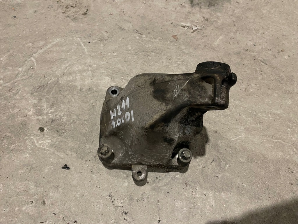 фото №1, Mercedes w211 3.0 cdi кронштейн двигуна