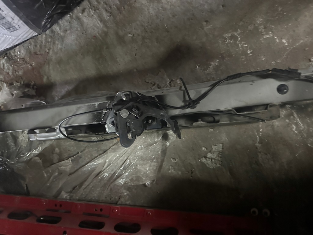 фото №1, Ferrari балка перед замок капот