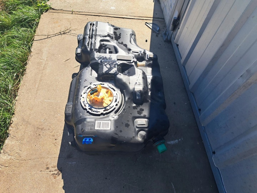 фото №6, Mercedes w247 b-klasa бак топлива cdi комплект