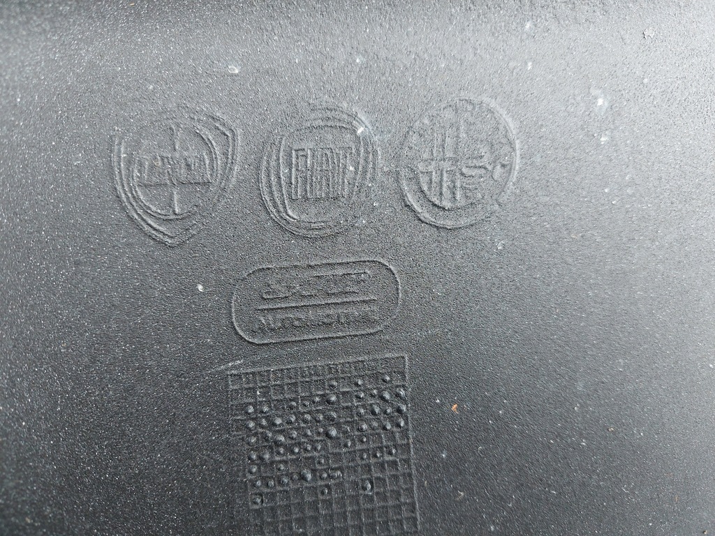 фото №12, Бампер передний alfa romeo 4c 2013–2019 перед новый оригинальный 156101401