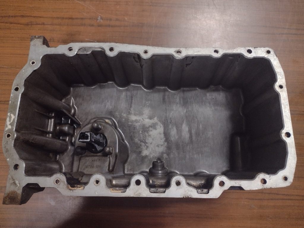 фото №1, Поддон масляная vw transporter t5 2.0tdi 03l103603h