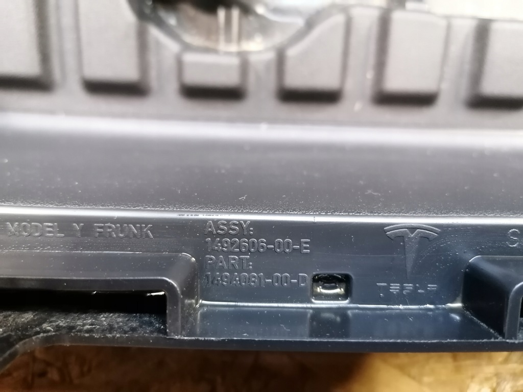 Багажник піддон вкладиш багажника перед tesla model y 2021- Зі Шроту