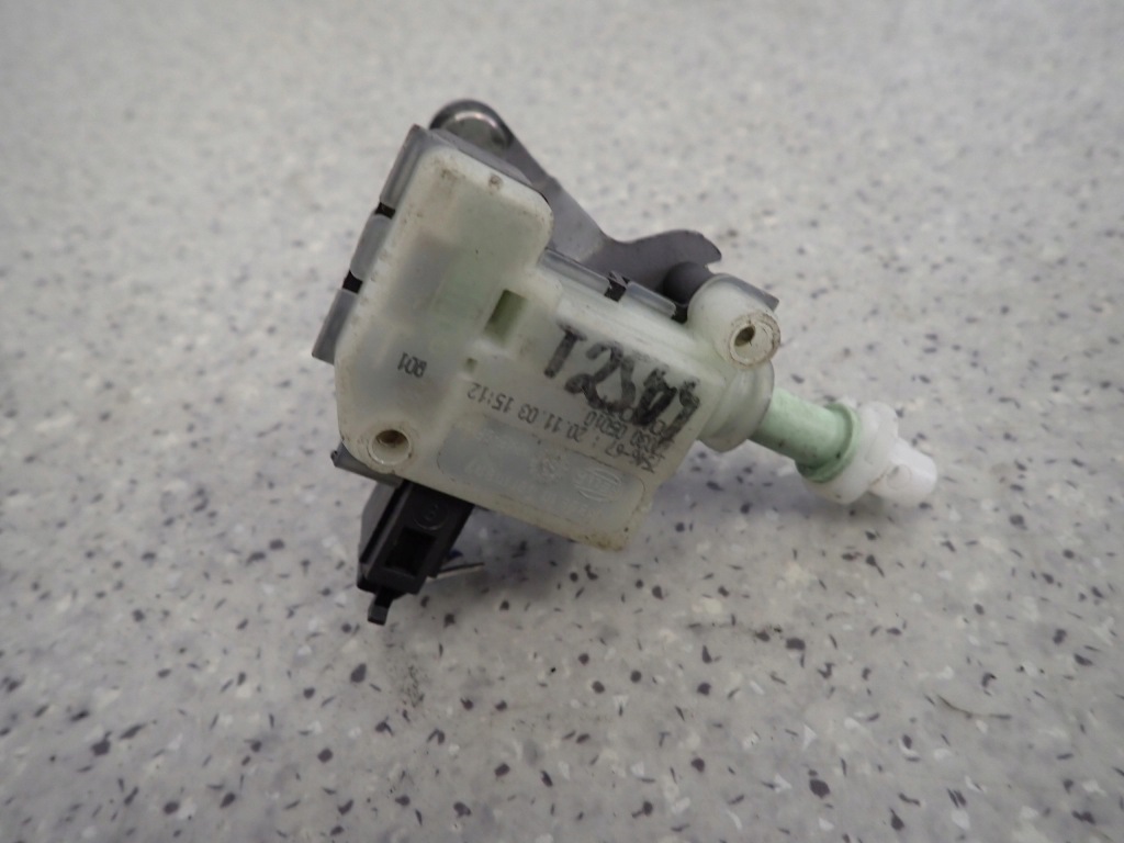 Купить Toyota avensis t25 02- привод крышка заливной топлива