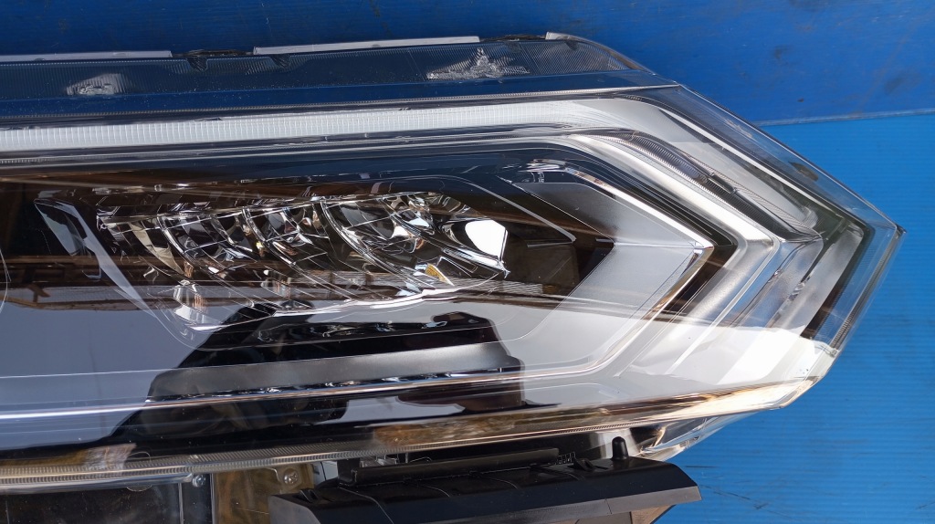 100-19011 фара правая  перед европа  nissan qashqai j11 led 2018- Оригинал
