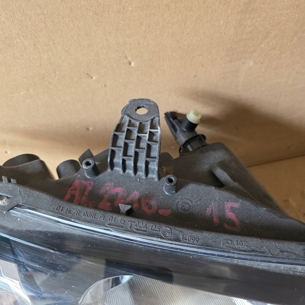 фото №9, Лампа передня права dacia sandero ii 2012r- 90029995