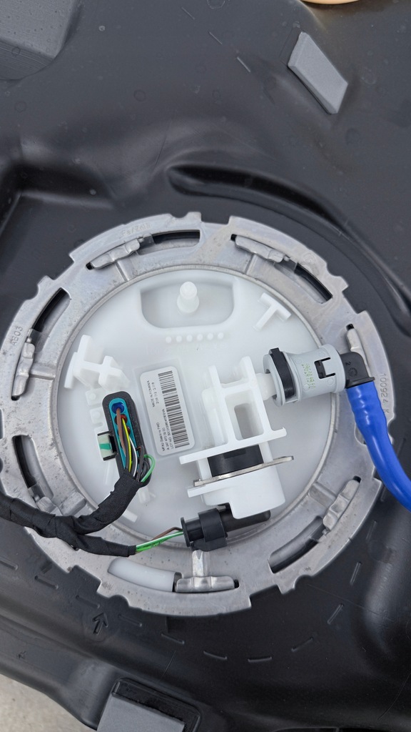 фото №8, Mercedes h247 gla w247 бак насос bak топлива бензин a2474701704