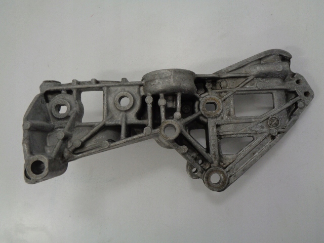 Купить Renault оригинальный номер 688308001r кронштейн кронштейн генератора