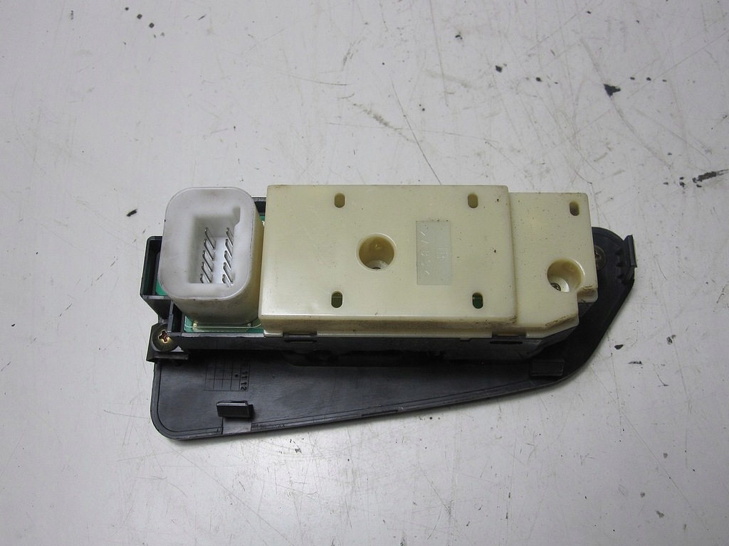 фото №4, Панель переключатель окон lp mitsubishi space runner 99