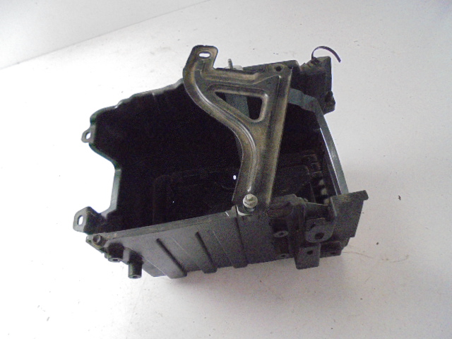 Корпус аккумулятор ford fiesta mk8 1.0 ecoboost 19 r Доставка