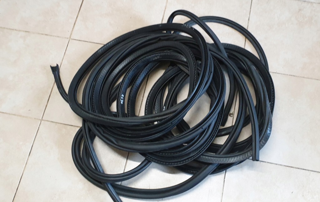 фото №1, Гумовий елемент прокладка дверна na кузов volvo xc90 ii оригінальний номер