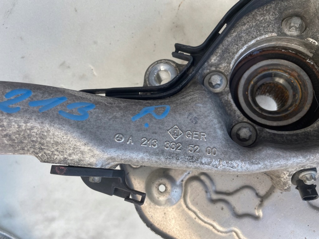 Mercedes w213 4 matic поворотний кулак mcperson перед l.a2133325100 p.a2133325200 Зі Шроту