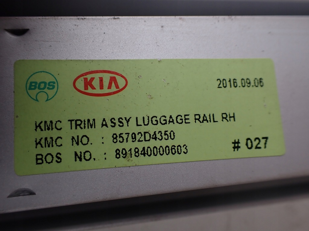 фото №13, Kia optima iv kombi направляющая багажника l/p