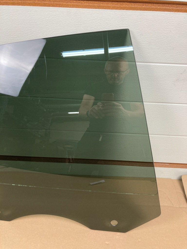 фото №4, Скло права задня tesla model y