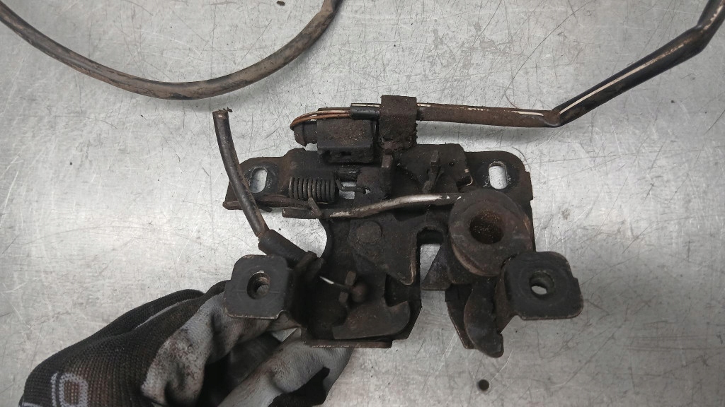 фото №7, Замок капот audi a6 c5 1.8b 97r sedan 8d0823509c