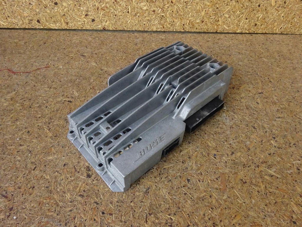 фото №1, Audi tt 8j 06-14 модуль підсилювач радіо радіо bose 8j0035223c