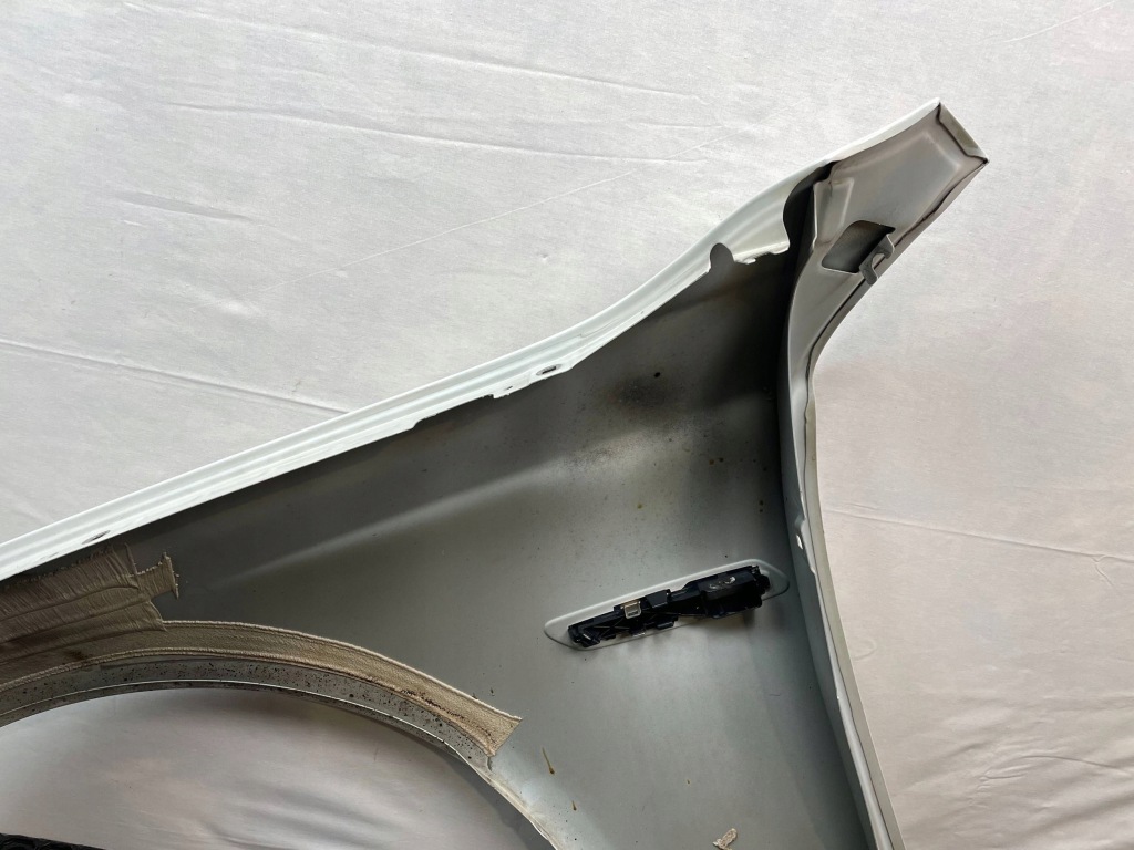 Крила перед передній праві bmw 5 f10 f11 код лакофарбового покриття: 300 alpinweiss Недорого