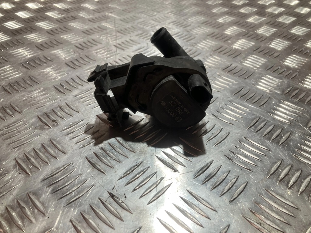 Купити Насос води mercedes a klasa w177 1.5 cdi