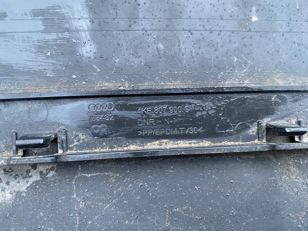 Audi e-tron 4ke спойлер накладка бампера задня 4ke807835c оригінал Доставка