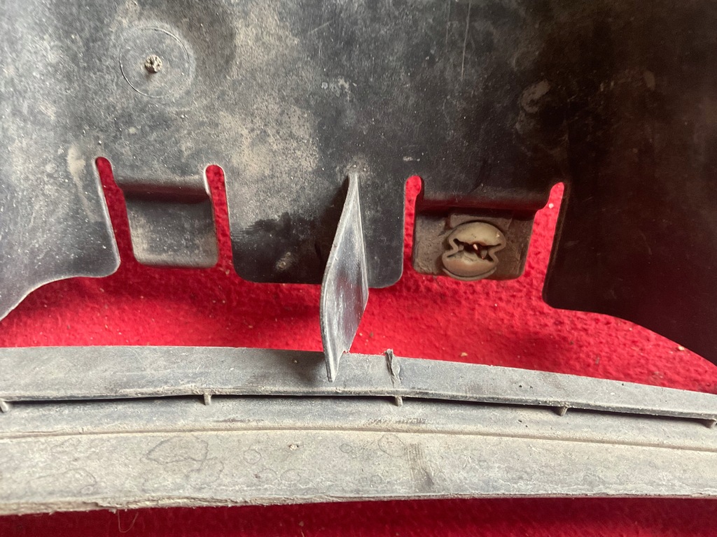 фото №13, Porsche macan 95b права передні захист підкрилок 95b825102b