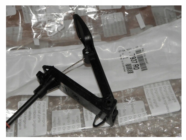 фото №11, Трос крышки двигателя citroen c5 08-