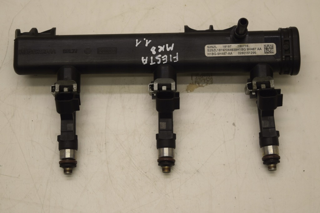 Купити Ford fiesta 1.1 інжектор форсунка молдинг упорскування комплект