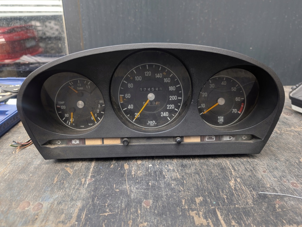 Купити Лічильник mercedes w107 r107 107