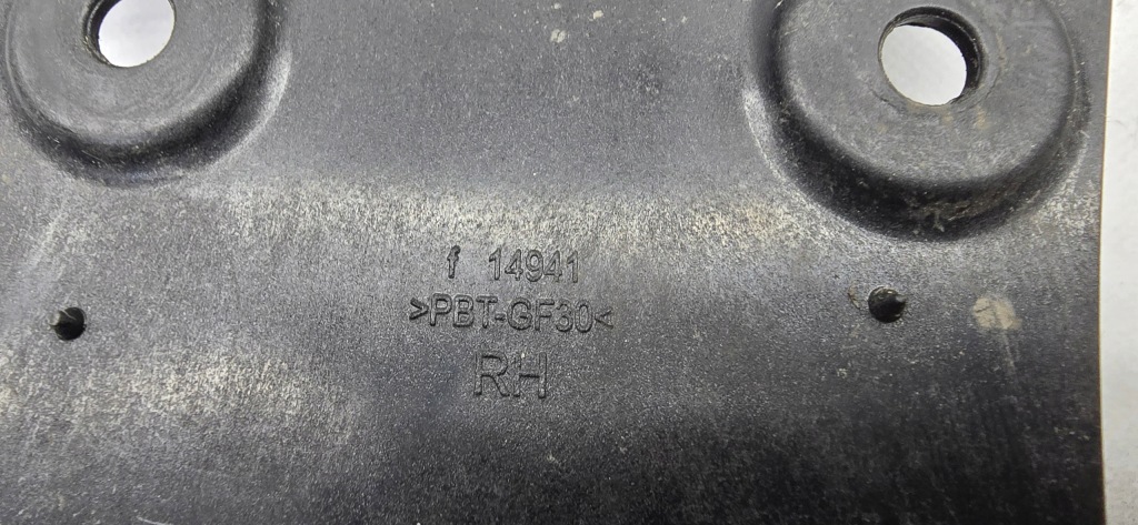 Захист зовнішня стійка b права tesla model s в Україні