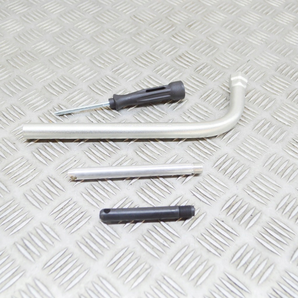 фото №6, Audi q8 2021 набор инструментов