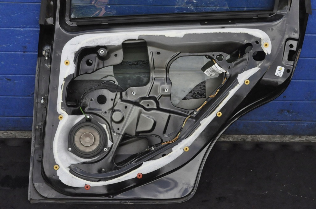 Fiat grande punto дверь правый  задний задняя hb 5d в Украине