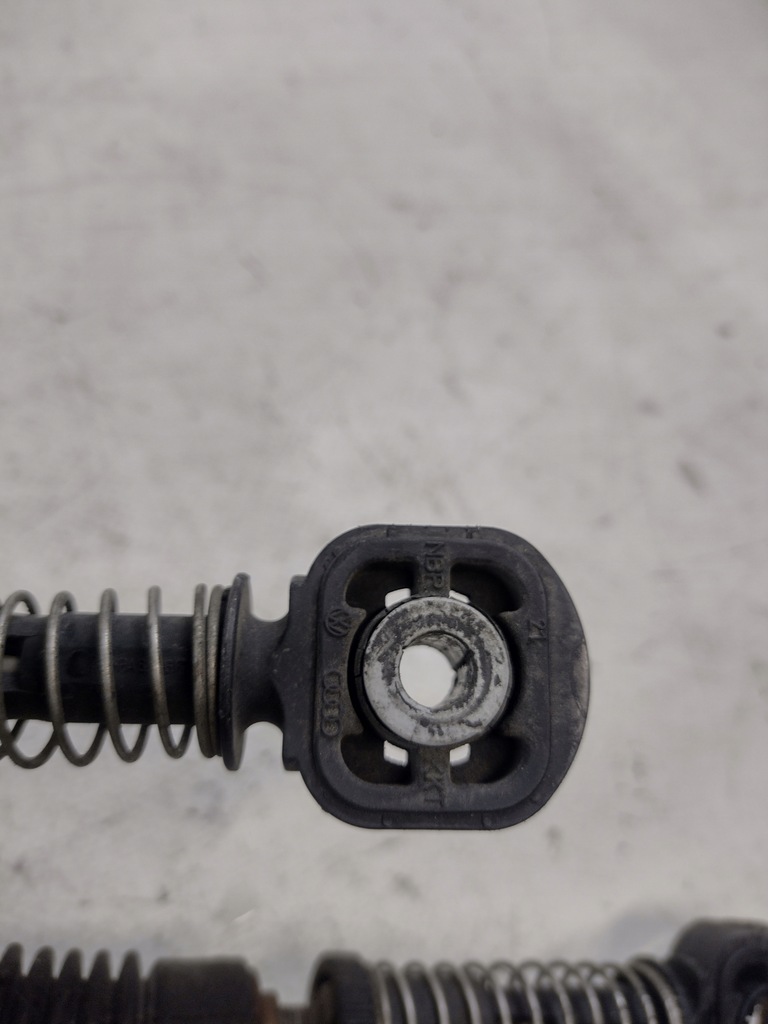 фото №13, Рычаг домкрат переключения передач оригинальный номер 1k0711091a volkswagen golf v 1.6b 06r.