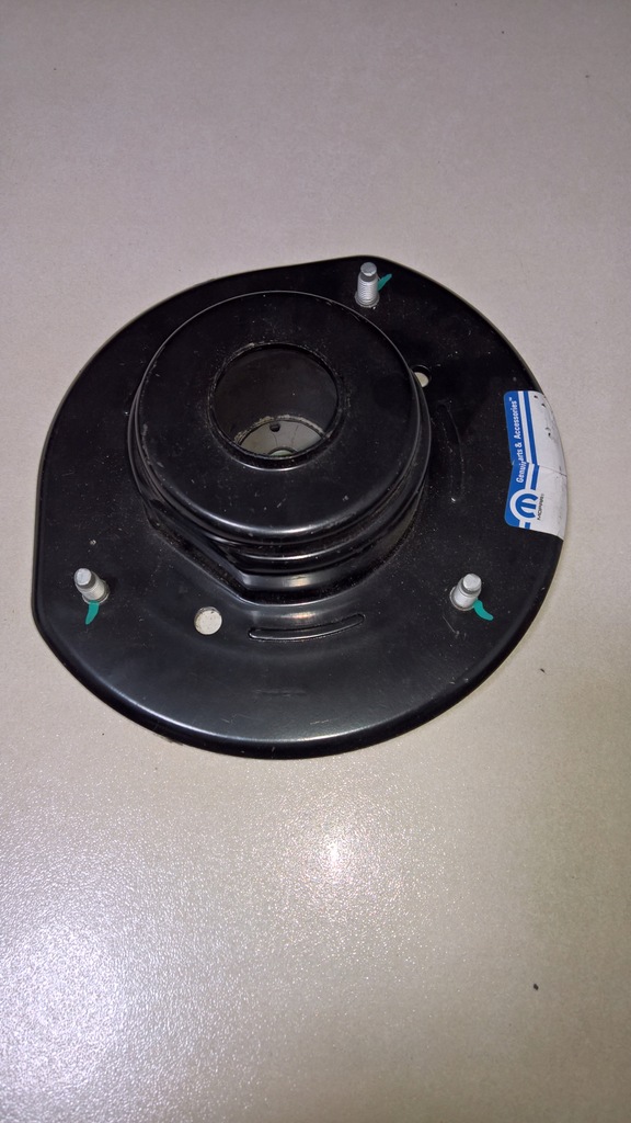 фото №5, Chrysler voyager dodge caravan rg rs 01-07 кронштейн amortyzatora04766116ab