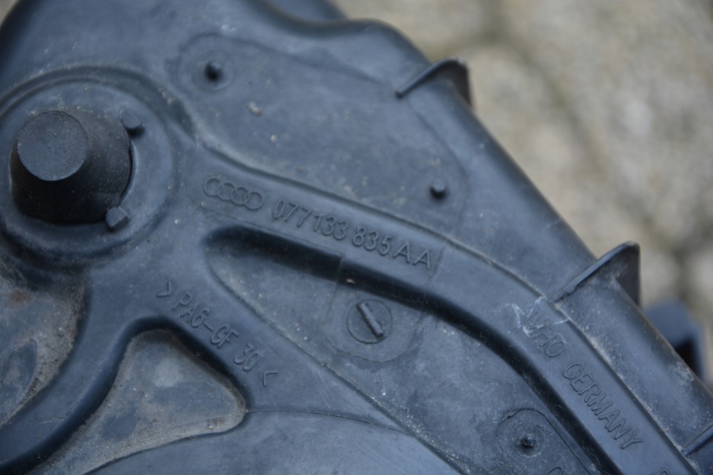 Корпус фильтра воздуха расходомер audi a8 d3 077133835aa 077133471j Цена