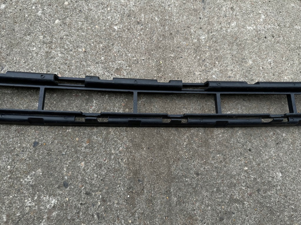 фото №8, Решітка бампера перед renault clio iii