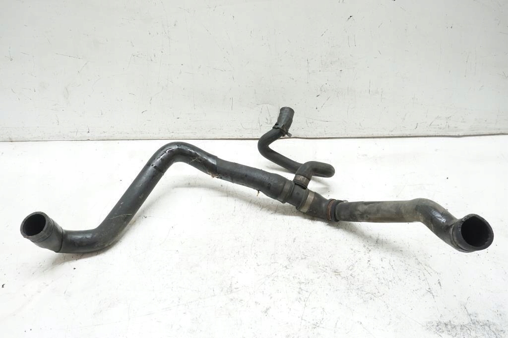 Шланг труба пабтрубок  воды mercedes w168 a170 cdi Цена