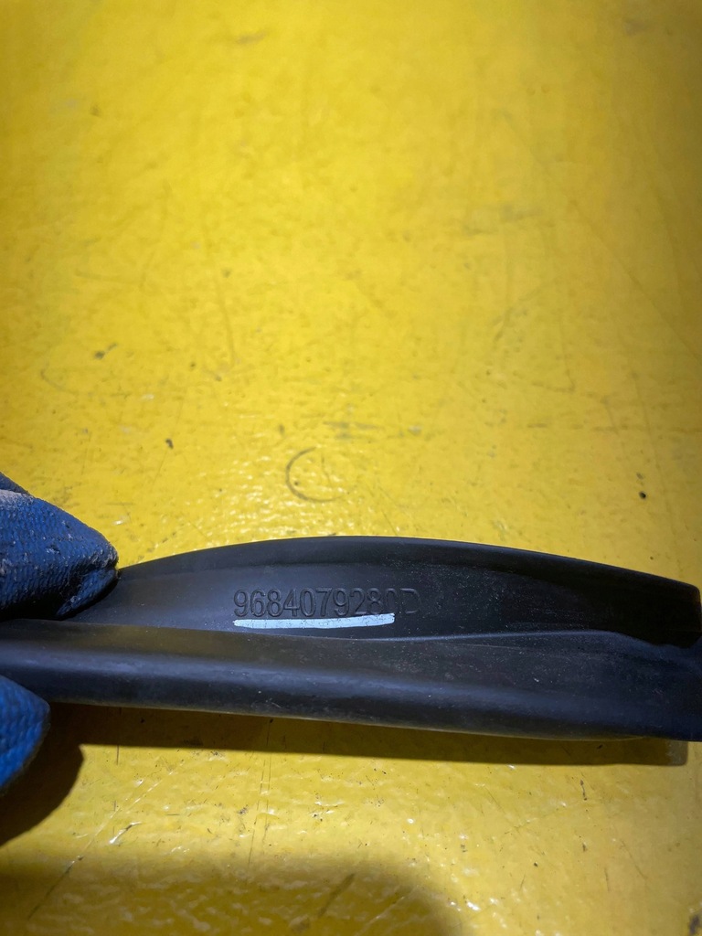 фото №5, Peugeot 308 направляющая стекло правый задняя