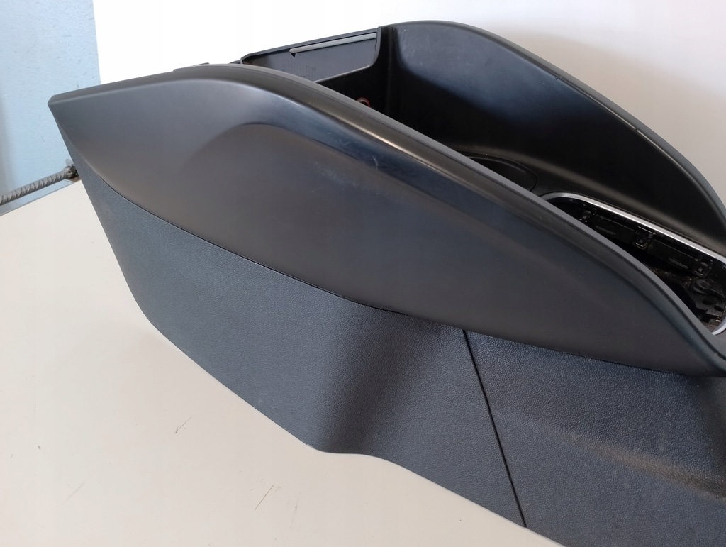 фото №8, Audi a1 5d 8x туннель средний 8x0863243a europa