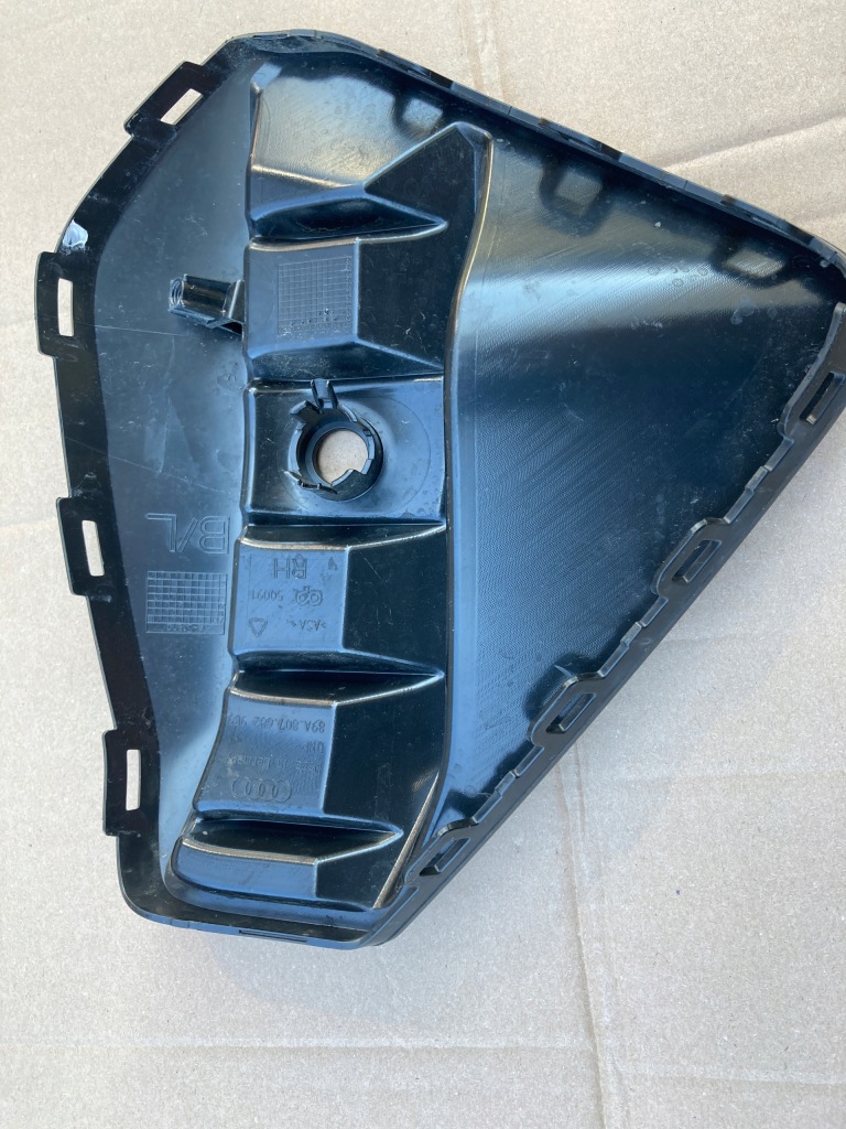 фото №8, Audi q4 e tron решітка бампера права orygi.