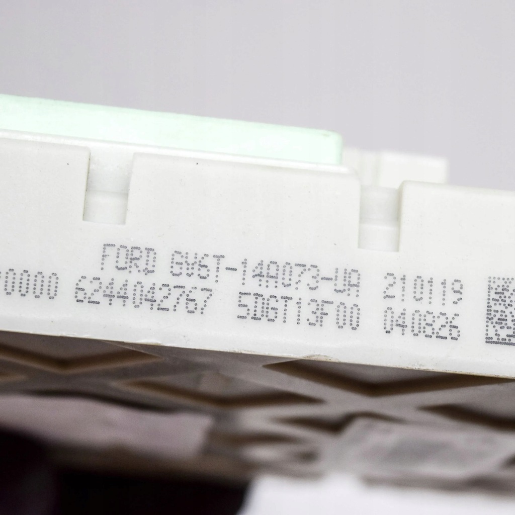 фото №7, Ford kuga ii 2019 рамка / модуль запобіжників